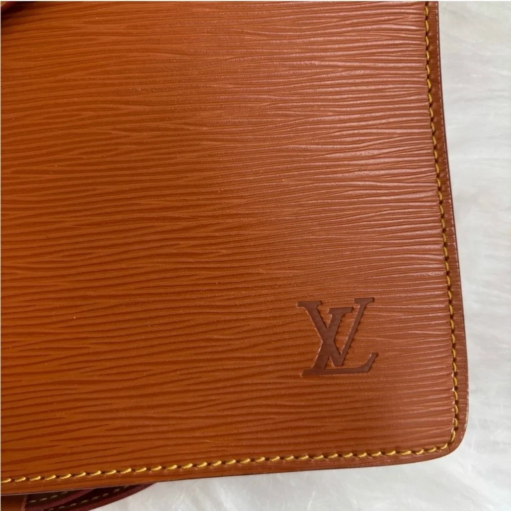 Authentic Louis Vuitton Ambassador brown leather epi briefcase with strap